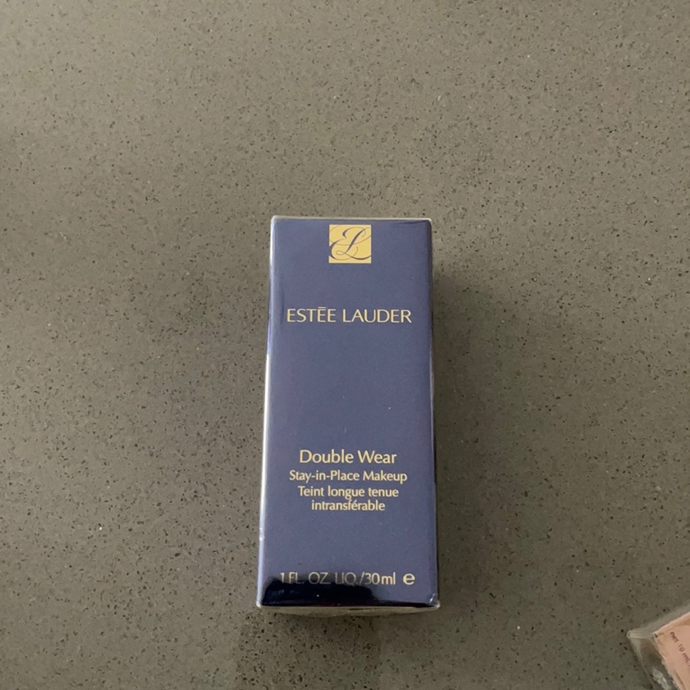 Estee Lauder double wear stay in place make up